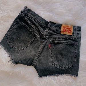 NWOT Levi’s black 501 shorts size 26